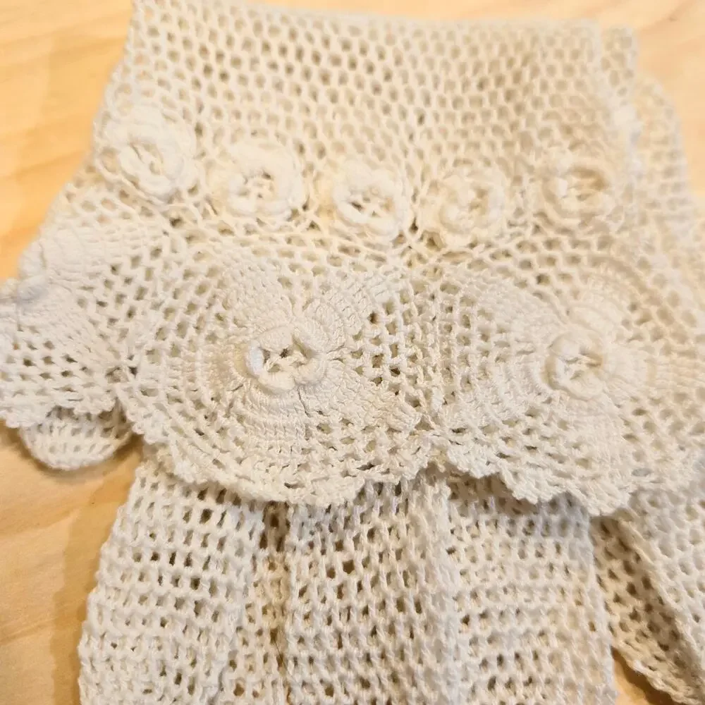 VTG WOMENS OFF WHITE CROCHETED WRIST LENGTH SOFT HAND GLOVES EXTRA SMALL DAINTY